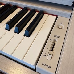 17年製ヤマハ電子ピアノ　グラビノーバ　CLP-635WAの画像
