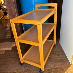 木製ワゴンの画像