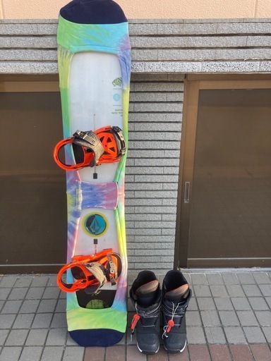 スノーボードとブーツ