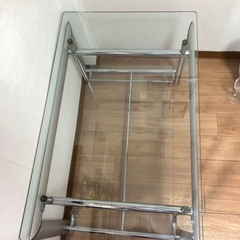 ガラステーブルの画像