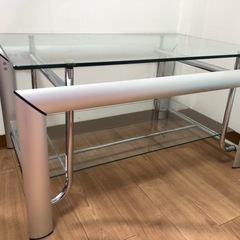 ガラステーブルの画像