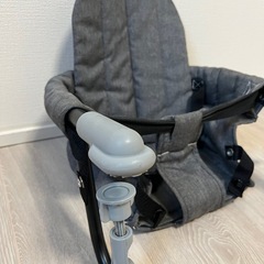 背もたれ付き　テーブルチェアの画像