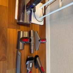 【故障品】Dyson SV12コードレスクリーナー1式の画像