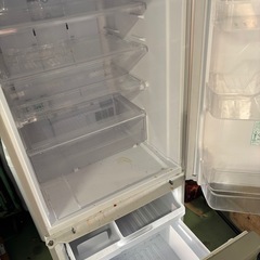 〇東812 動作品！簡易清掃無なので格安！両開き シャープ3ドア ファミリー用冷蔵庫の画像