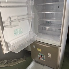 〇東812 動作品！簡易清掃無なので格安！両開き シャープ3ドア ファミリー用冷蔵庫の画像