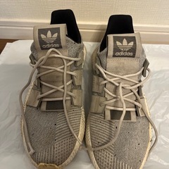 adidas スニーカーの画像