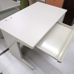 PLUS 事務机 オフィスデスク 幅110×奥行70×高さ70cm グレー系 カギ付属 引き出し付き 片袖デスク OAデスク オフィス家具 苫小牧西店の画像