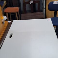 【リサイクルショップどりーむ天保山店】No.4322　デスク　写真参照🎵　お買い得品🎵　袖机付き(≧▽≦)の画像