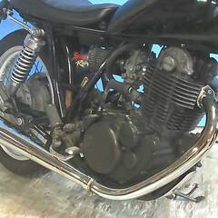 YAMAHA SR400-2 黒 車検残R7/11月 エンジン始動動画 名変で乗れます 半額配送キャンペーン 現状渡し諸経費￥0- 横浜 P-Yardの画像