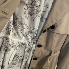 H&M トレンチコートの画像