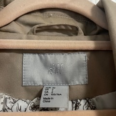 H&M トレンチコートの画像