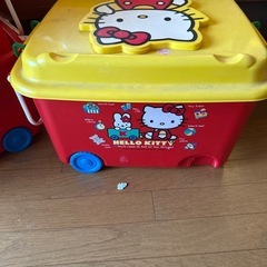キティちゃんおもちゃボックス　衣類入れの画像