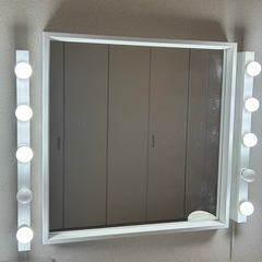 IKEA 鏡+ドレッサー用ライトの画像