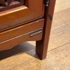 KOIZUMI コイズミ 格子ガラス キャビネットの画像