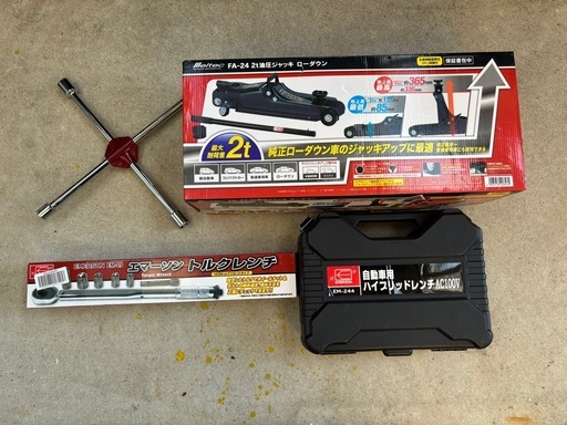 4品、すぐタイヤ交換出来ます。