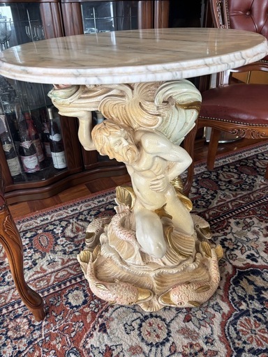 大理石？テーブル