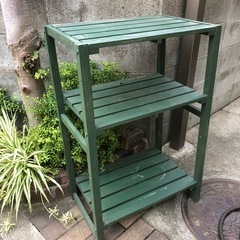 木製グリーンの棚の画像