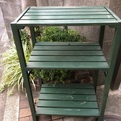 木製グリーンの棚の画像