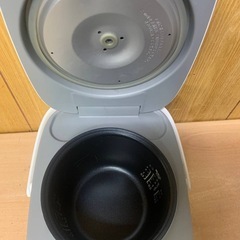✅YAMAZENマイコン炊飯ジャー✅ ✅YJB-300✅の画像
