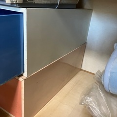 スチール製の収納ボックスの画像