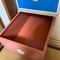 スチール製の収納ボックスの画像