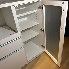食器棚の画像