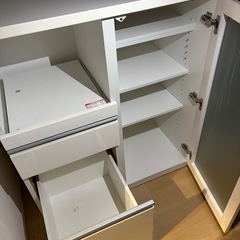 食器棚の画像