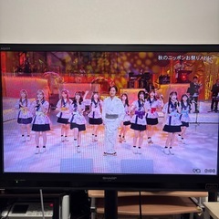 SHARP32型液晶テレビとスタンドの画像