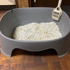 猫さんのトイレと紙砂 決まりした取引中の画像