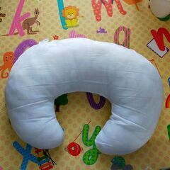 ニトリ　授乳枕　防水シートおまけの画像