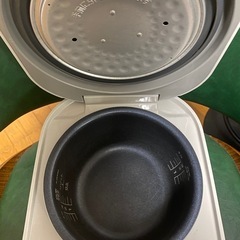 タイガー　3号炊き　炊飯器　5kg米びつの画像