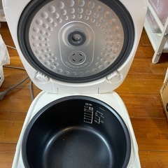ヤマダ電気　YEC-M10D1 　炊飯器　の画像