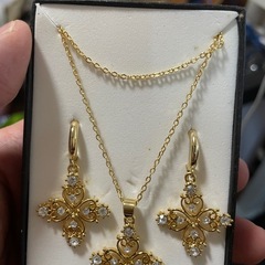【未使用品】ネックレス·イヤリングのセット 100円の画像