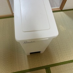ゴミ箱の画像