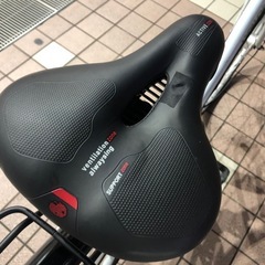 かなり美品、27インチシングル自転車  オートライト  
カラー白黒 フロントフェンダー凹みありの画像