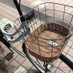 かなり美品、27インチシングル自転車  オートライト  
カラー白黒 フロントフェンダー凹みありの画像