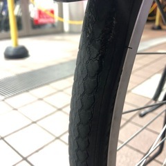かなり美品、27インチシングル自転車  オートライト  
カラー白黒 フロントフェンダー凹みありの画像
