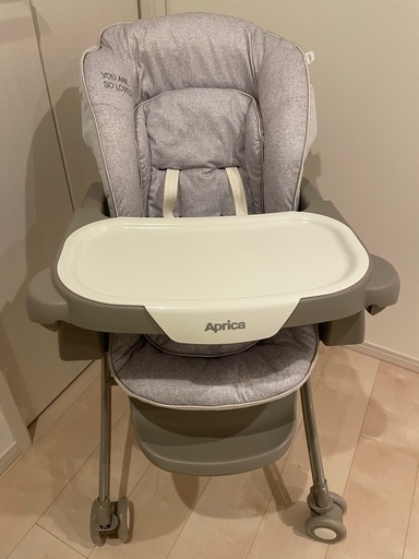 アップリカ「ユラリズム スマート プレミアム」ハイローベッド＆チェア