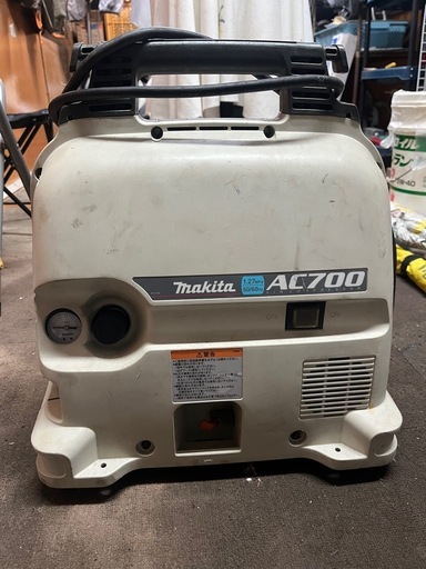 マキタ　AC700