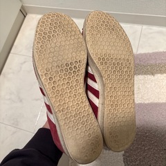 adidas Gazelle 赤白 スニーカーの画像