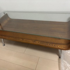 ガラステーブルの画像