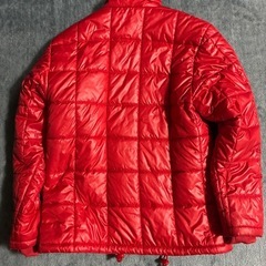 adidasダウンの画像