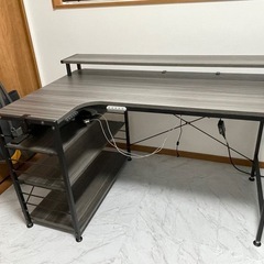 パソコンデスクの画像