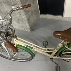 緑色の自転車の画像