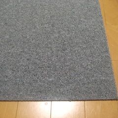 日本製タイルカーペット厚み6.5㎜・1枚２００円・在庫１４５枚（２０５６）未使用品の画像