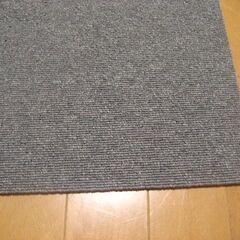 日本製タイルカーペット厚み6.5㎜・1枚２００円・在庫７２枚（２０４１）未使用品の画像