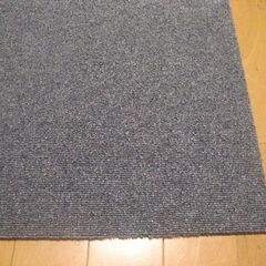 日本製タイルカーペット厚み6.5㎜・1枚２００円・在庫５６枚（１６００）未使用品の画像