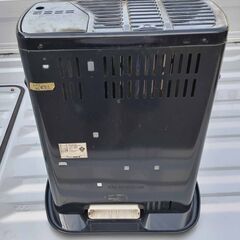 逗子 石油ストーブ コロナ SX-2410Y 7畳 9畳 ヒーター 自然通気型開放式 ストーブ 暖房器具 ポータブル ヒーター 煮炊き 屋外 冬 キャンプ アウトドア 火力 天板 調理 料理 寒冷地 お湯沸かす レシピ アルミホイル 焼く 銀杏 にんにく 芋 お鍋 スープ ラーメン 災害発生時 停電やガスが止まった時にも役立つ Oil Heating Stove 火を囲んで暖まりながら料理 サロンヒーター やかん プラスチック 缶 給油ポンプ サイフォン式手動式の画像