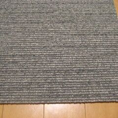 日本製タイルカーペット厚み6.5㎜・1枚２１０円・在庫６９枚（１４５０）未使用品の画像