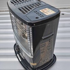 逗子 灯油ストーブ コロナ RX-2218Y 6畳 8畳 ヒーター 自然通気型開放式 暖房器具 ポータブル ヒーター 煮炊き 屋外 冬 キャンプ アウトドア 火力 天板 調理 料理 寒冷地 お湯沸かす レシピ アルミホイル 焼く 銀杏 にんにく 芋 お鍋 スープ ラーメン 災害発生時 停電 Oil Heating Stove 火を囲んで暖まりながら料理 サロンヒーター やかん プラスチック 缶 給油ポンプ サイフォン式手動式 ストーブの画像